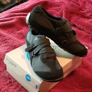 Easy Spirit Black Velcro Close Sneaker